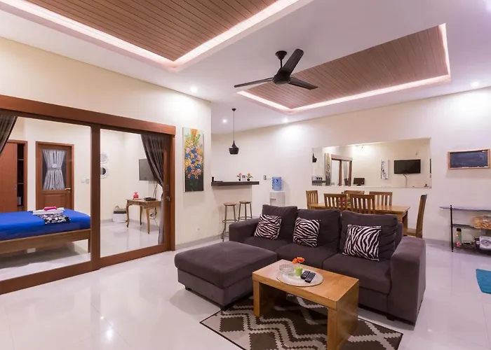 Villa Hitam Putih Legian Bali *