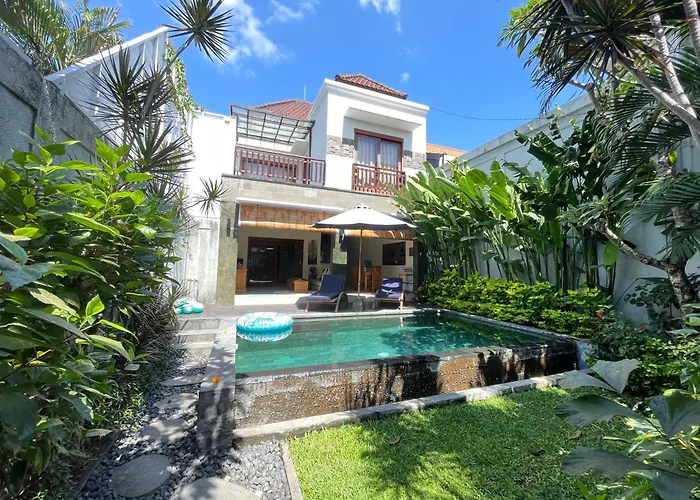 Hitam Putih Legian Bali *